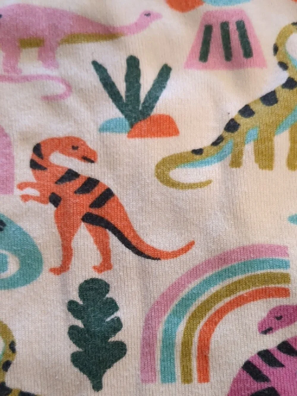 Hanna Andersson White Kids Pajama Set with Multicolor Dino & Rainbow Print